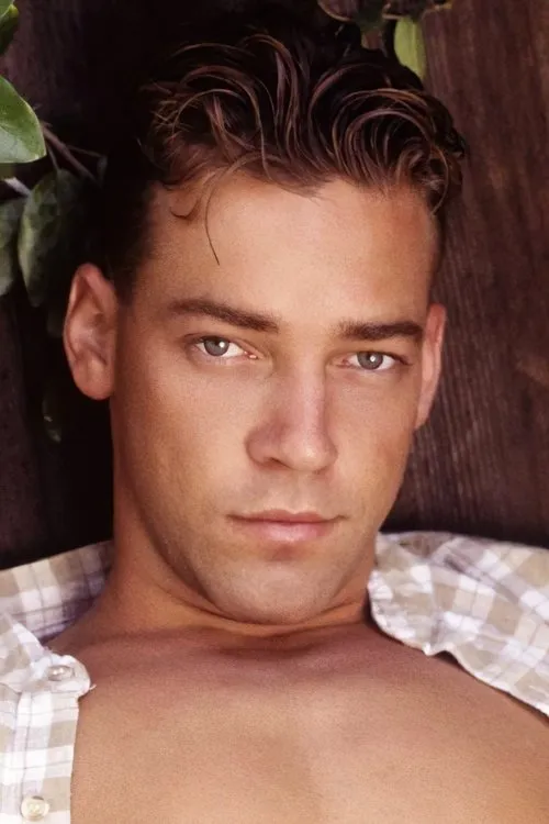 K.C. Hart interpretando a