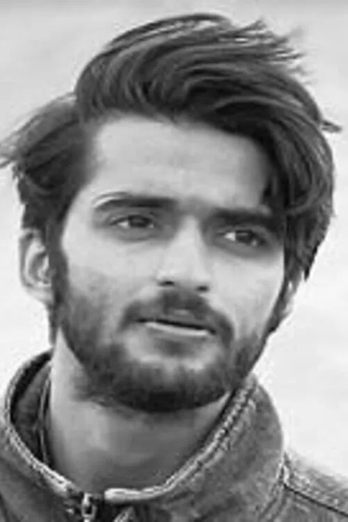 K R Gokul interpretando a Hakkim