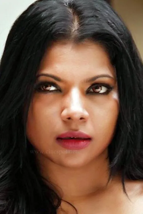 Kaajal Pasupathi interpretando a Special appearance in theme song