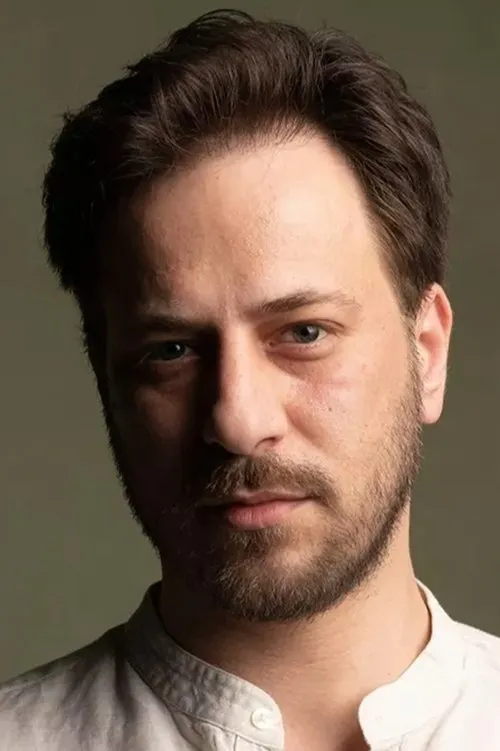 Foto de perfil del actor Kaan Taşaner en el reparto