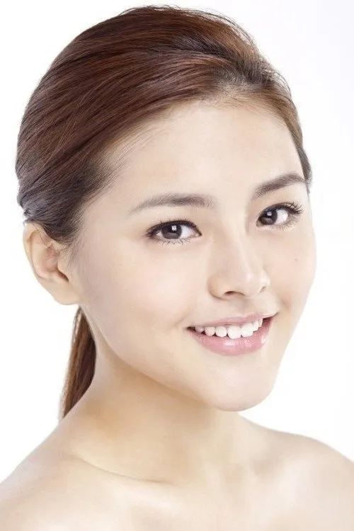 Kabby Hui interpretando a Flight attendant