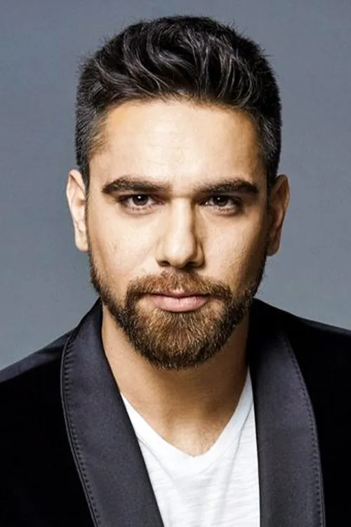 Kadir Doğulu — personaje: Güney/Pasa