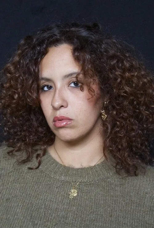 Kahina Lahoucine interpretando a Copine 4
