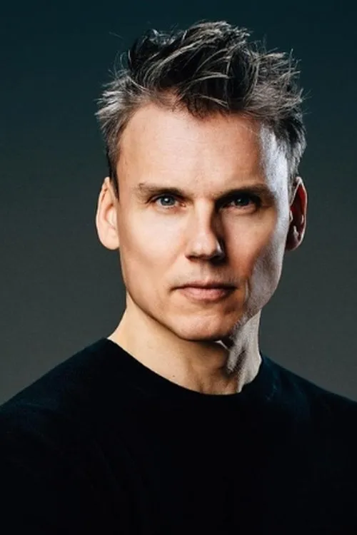 Kai Tracid interpretando a Kai Tracid