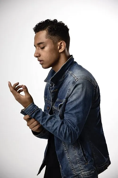 Dylan Fortunaso ha trabajado con Kaia Walton en 1 ocasiones