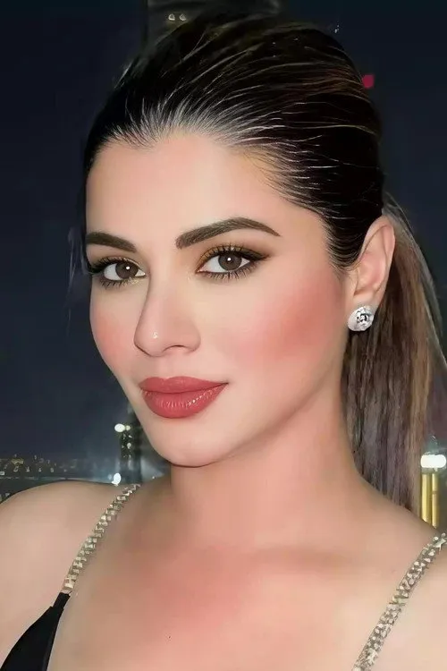 Kainaat Arora interpretando a 