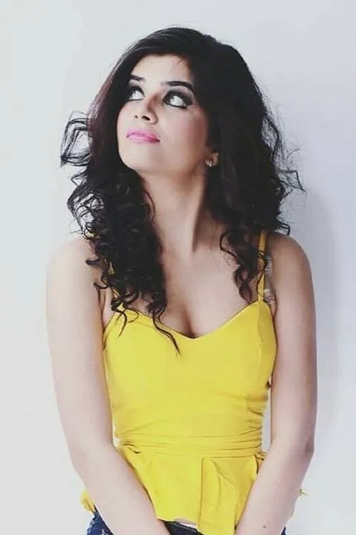 Kajol Tyagi — personaje: Lara