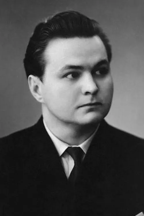 Kalju Karask interpretando a Singer