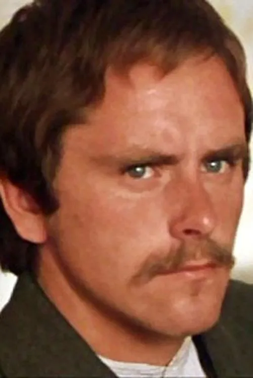 Kalle Eomois interpretando a Kuslap