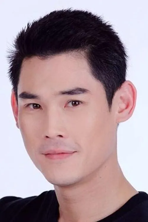 Kan Kantathavorn interpretando a Karn