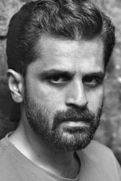 Kannan Nayar interpretando a Sali