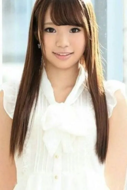 Kanon Kimiiro interpretando a Honoka Suzumi