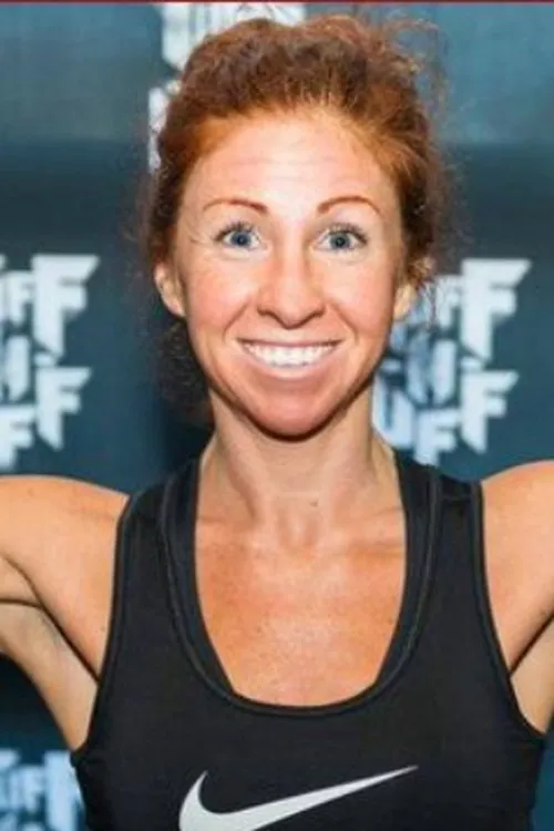 Kara Vislosky interpretando a Herself