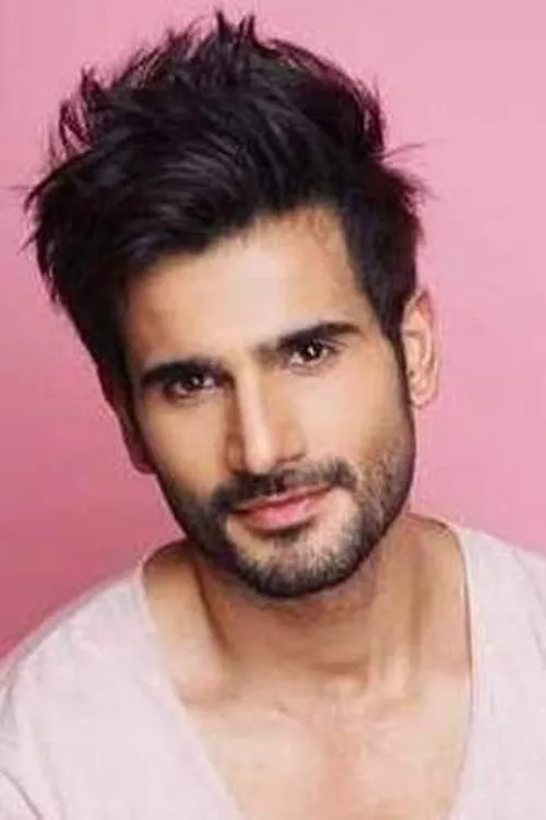 Karan Tacker — personaje: Amit Lodha