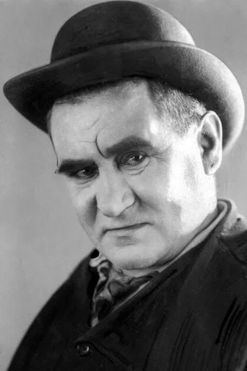 Karel Noll interpretando a 