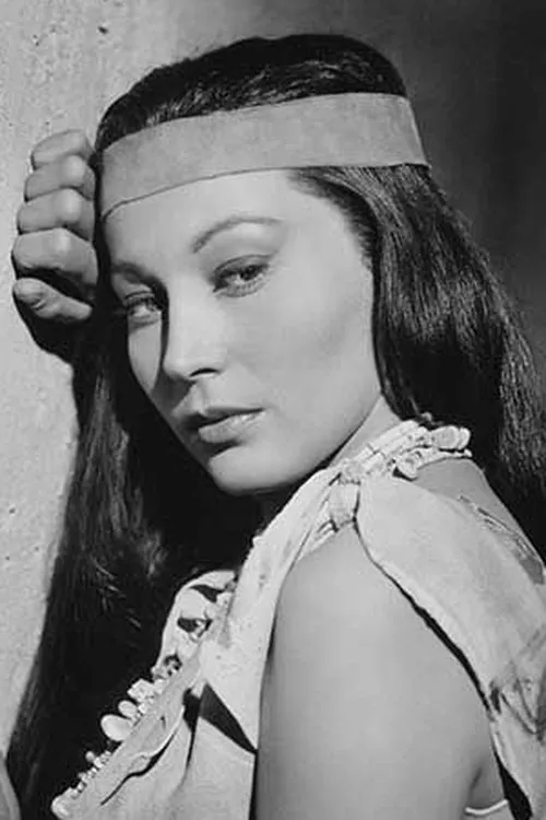 Karen Kadler interpretando a Satanya