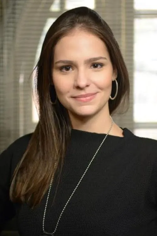 Karen Marinho interpretando a