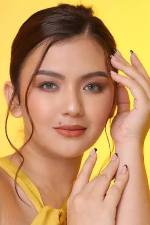 Karen Reyes interpretando a