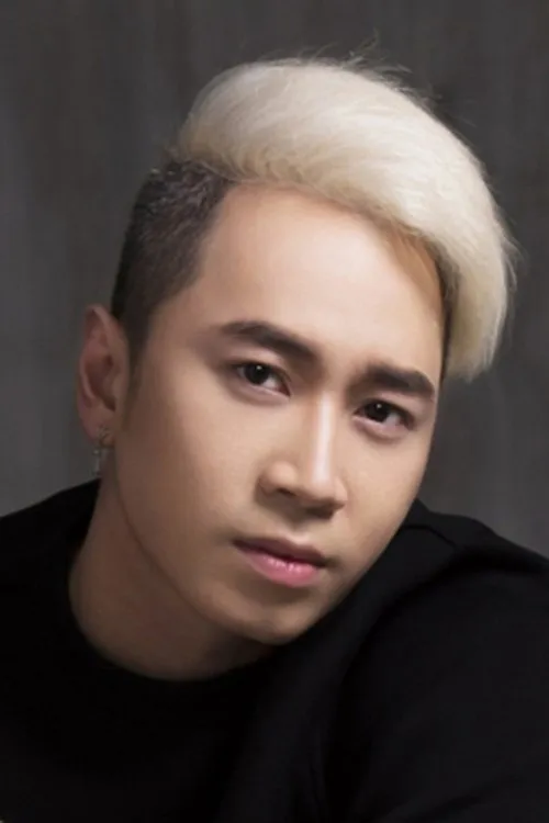 Karik interpretando a Ðang Dj