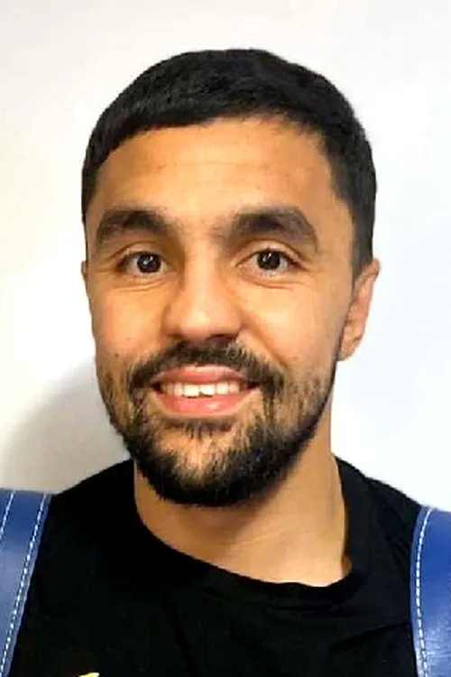 Karim Guerfi interpretando a Self