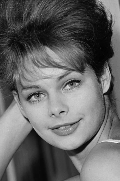 Karin Heske interpretando a Karin