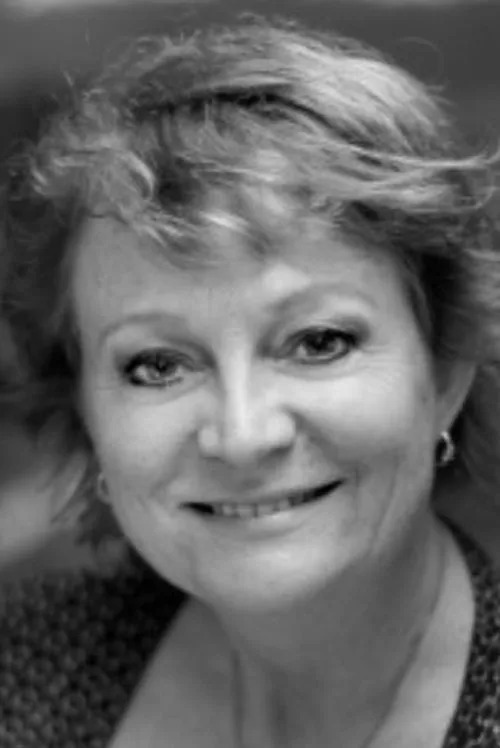 Karin Jacobs interpretando a Mama