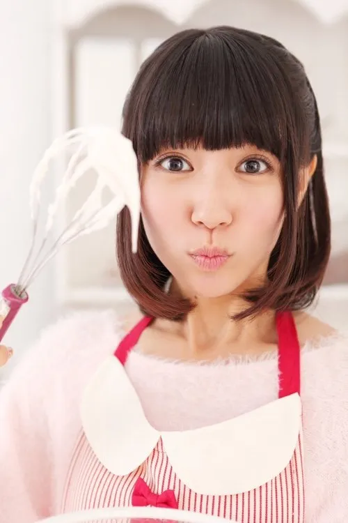 Karin Ogino interpretando a 