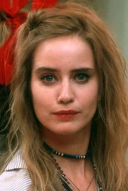 Karina Fallenstein interpretando a Tino's Mutter