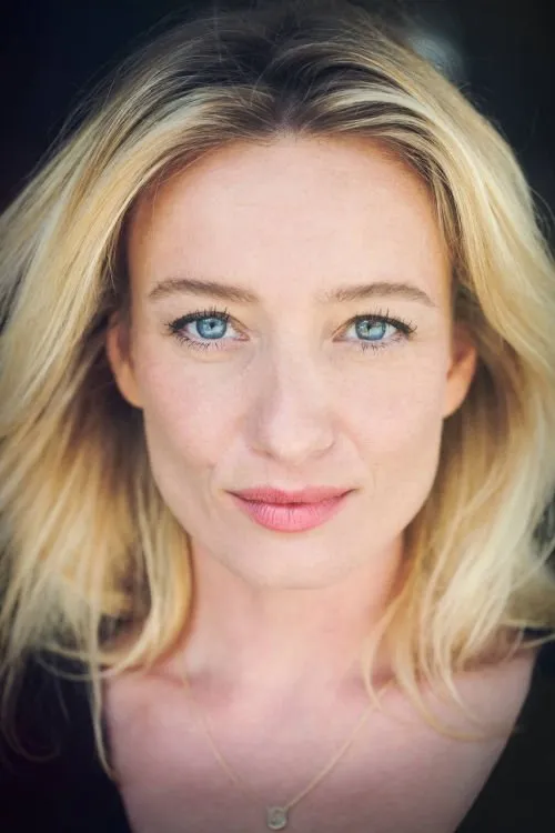 Karina Smulders interpretando a Lena