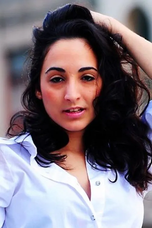 Karine Ordônio interpretando a Dona Ivete