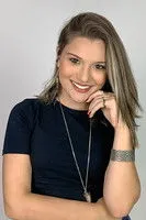 Karize Brum en su biografía y filmografía