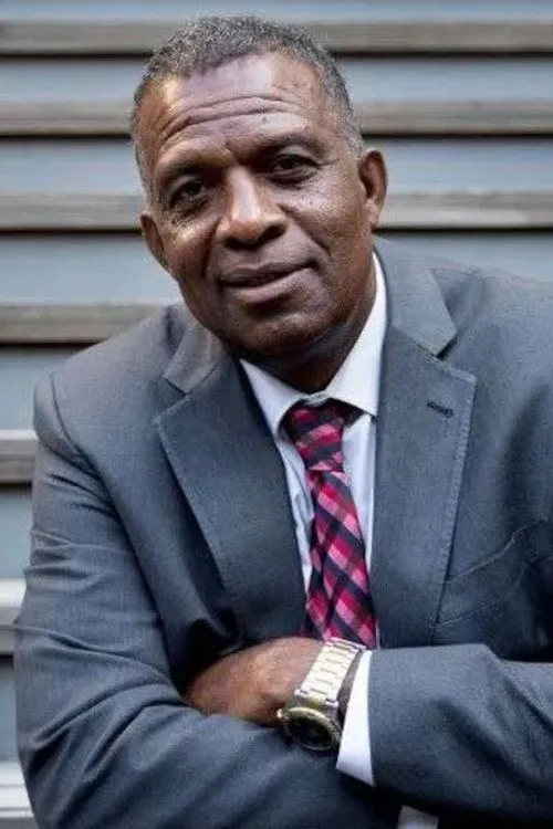 Karl Subban interpretando a Himself