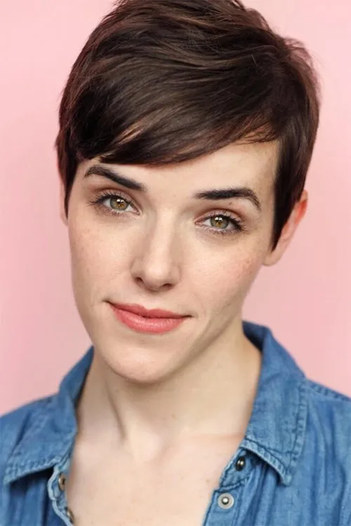 Karli Hall interpretando a Audrey Martin