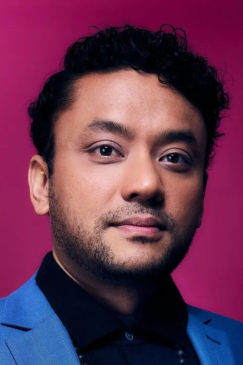 Karma Shakya interpretando a Sher Thapa