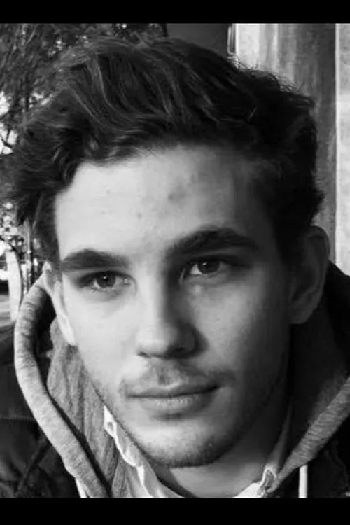 Károly Ascher interpretando a Péter