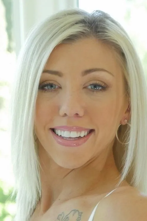 Karson Kennedy interpretando a