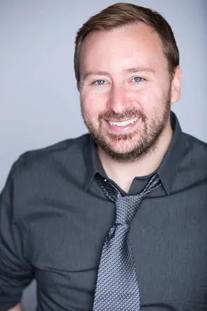 Azie Tesfai ha trabajado con Kasey Bell en 1 ocasiones