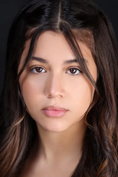 Kasey Bella Suarez interpretando a Young Laura Franco