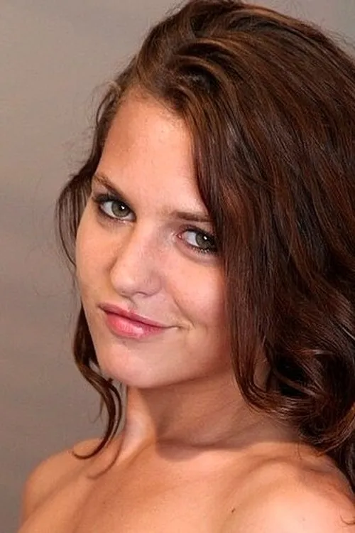 Kasey Chase interpretando a 