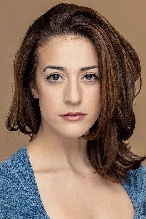 Kat Gonzalez interpretando a Karina