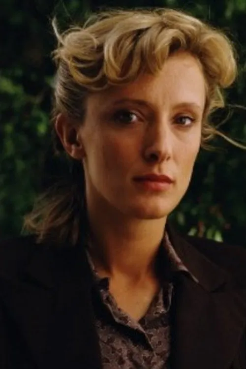 Kate Buffery interpretando a Florrie Donnely