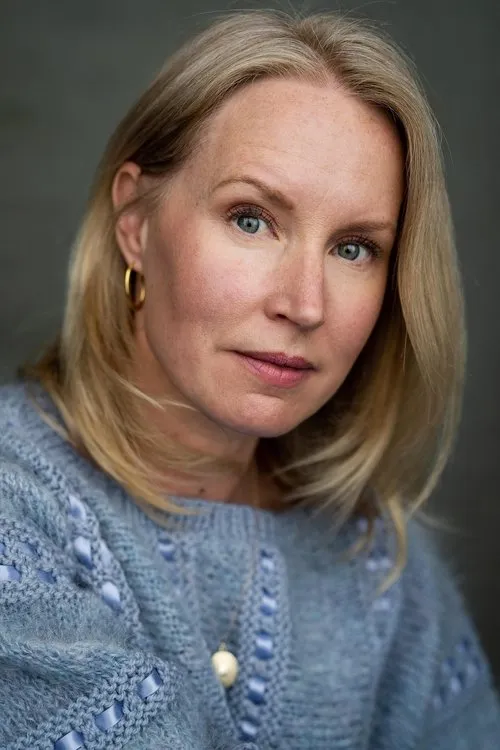 Kate Hampson interpretando a Laura