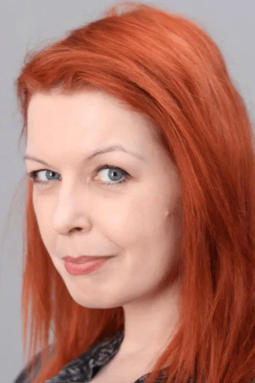 Kate Hargrave interpretando a Claire