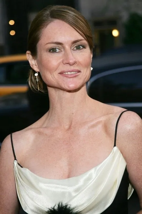 Kate Isitt — personaje: Sally Harper