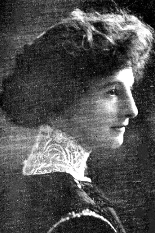 Kate Toncray interpretando a Miss Curtis