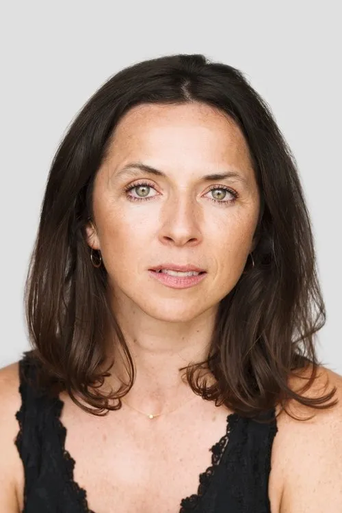 Kathryn McGarr interpretando a Angry Mother