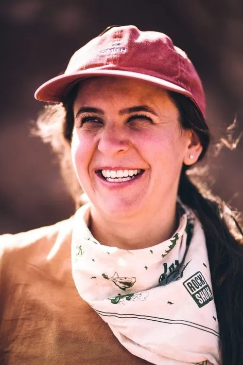 Hannah Bergemann ha trabajado con Katie Holden en 1 ocasiones