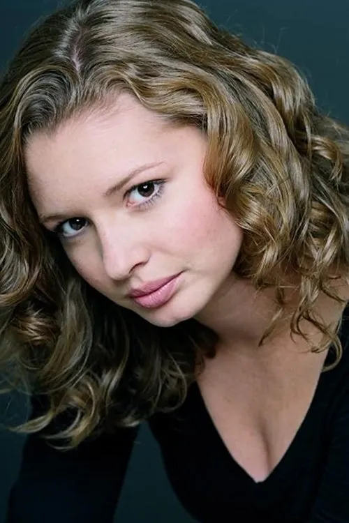 Katie Volding interpretando a Katie Caldwell