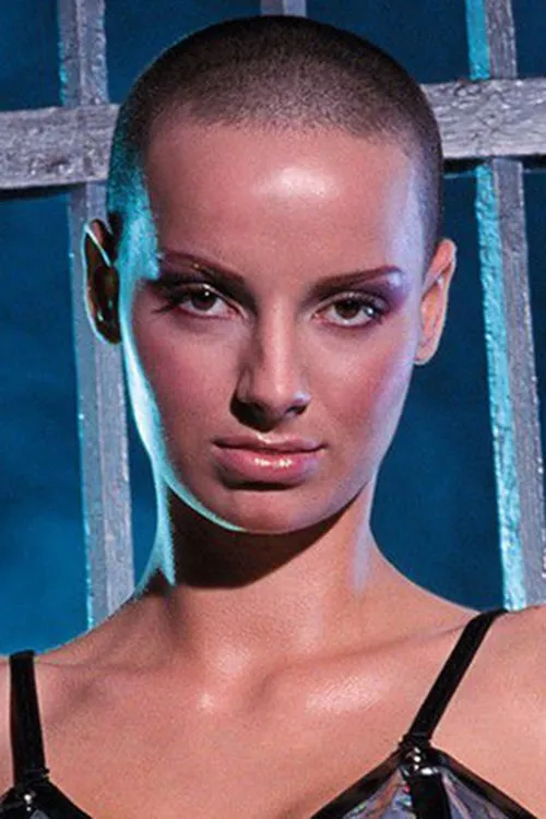 Katja Love interpretando a 