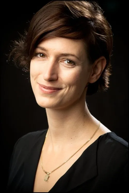 Katrin Lohmann interpretando a Moeder